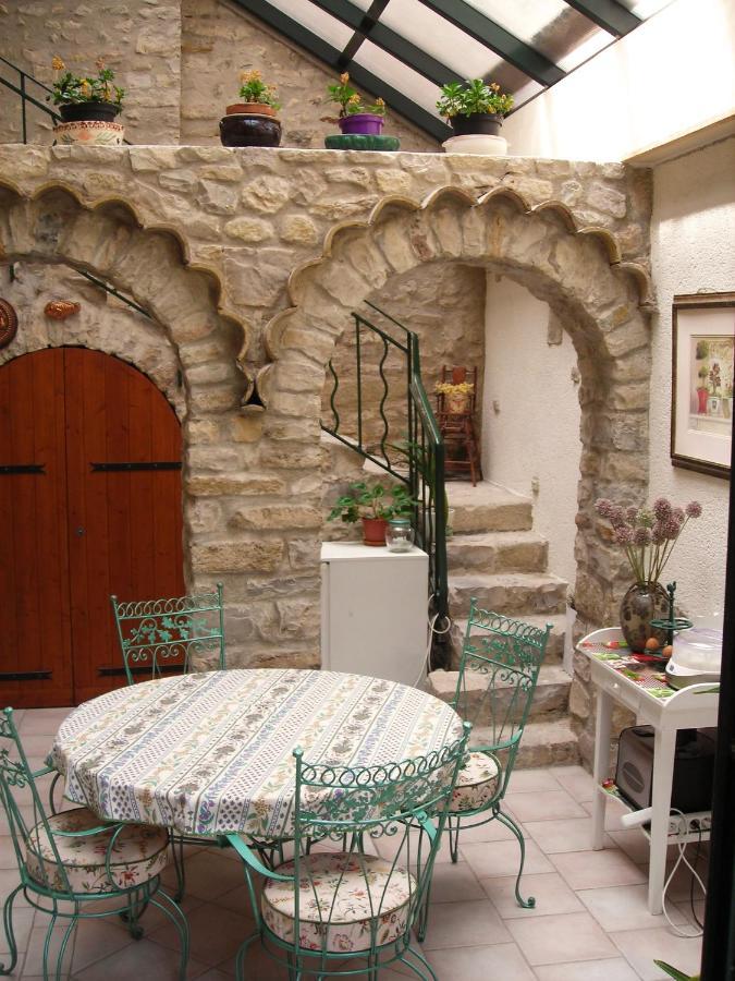 Au Coeur De La Cite Medievale Bed & Breakfast Vaison-la-Romaine Exterior photo